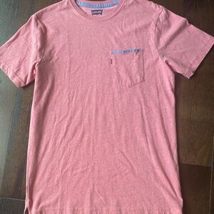 Mens light red heathered Levi’s‎ r shirt size small